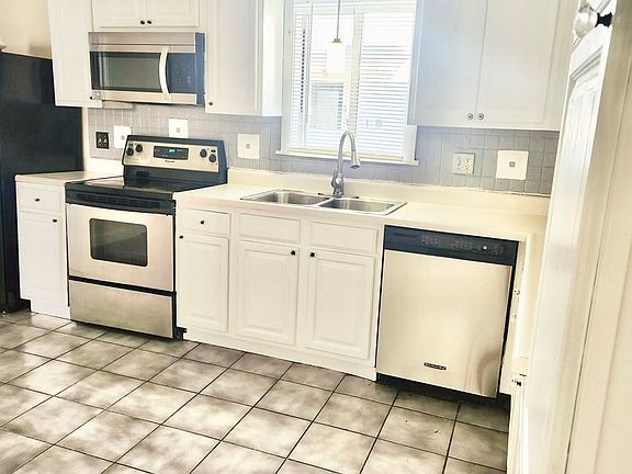 4th image of 44 Grove St #46