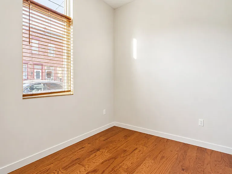 824 E Thompson St #6 — Photo 10