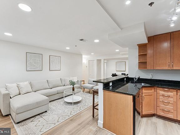 3rd image of 610 Bashford Ln Unit 1301