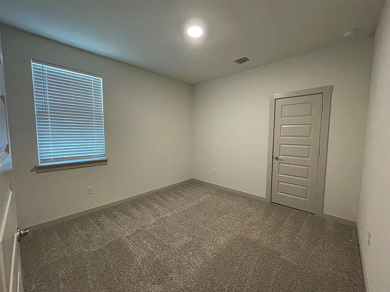 10713 Meris Ln — Photo 11