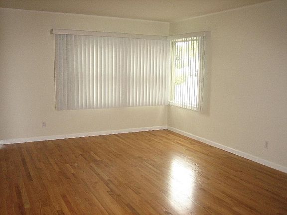 4th image of 370 Angus Ave W APT 2