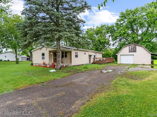 1059 Morris Hills Pkwy, Mount Morris, MI 48458