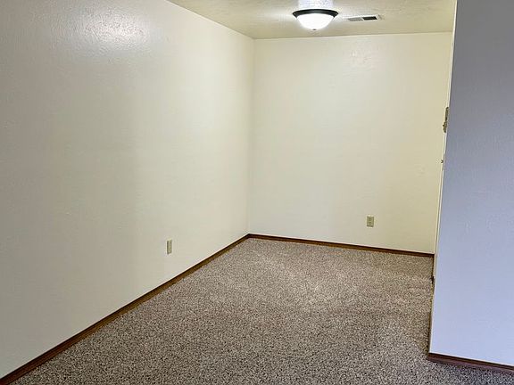 3rd image of 1901 Ridgeway Dr #29