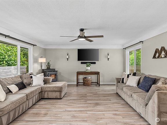 3rd image of 5303 Auburn Way S