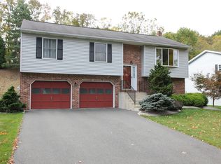 2440 Lisa Ln, Allentown, PA 18104