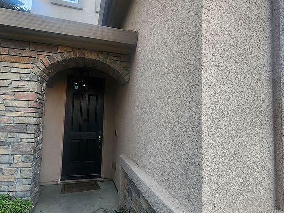 5th image of 10398 Stoecker Ct