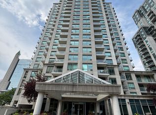 21 Hillcrest Ave #902, Toronto, ON M2N7K2