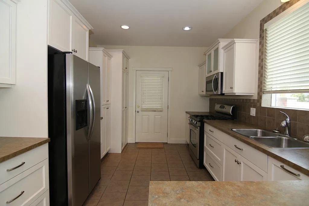 3 bed, $2,550 — Photo 2