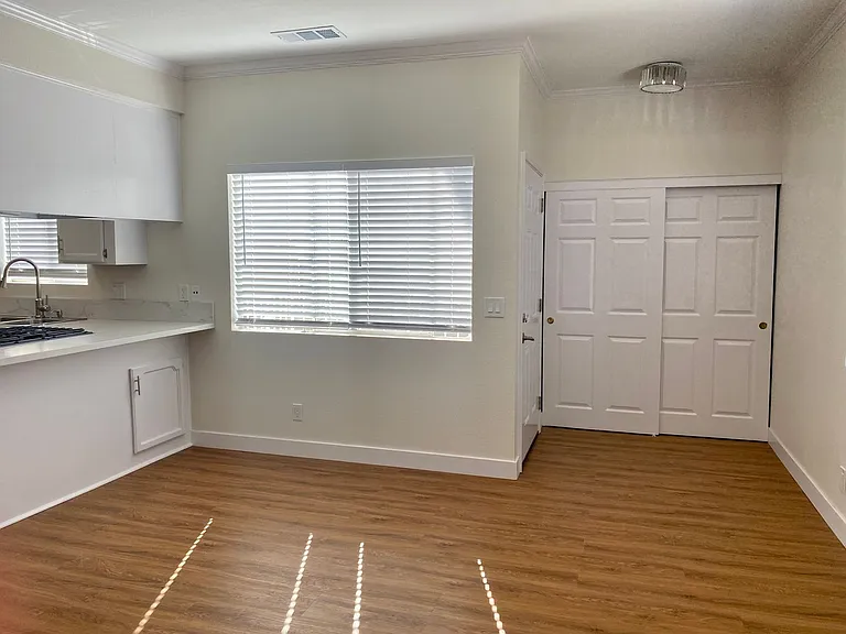 Upstairs 2BD Apartment Home! Great PB Location! Garage! AC! — Photo 13