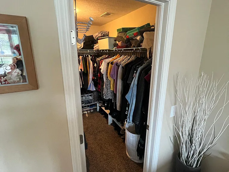 owner suite walk in closet