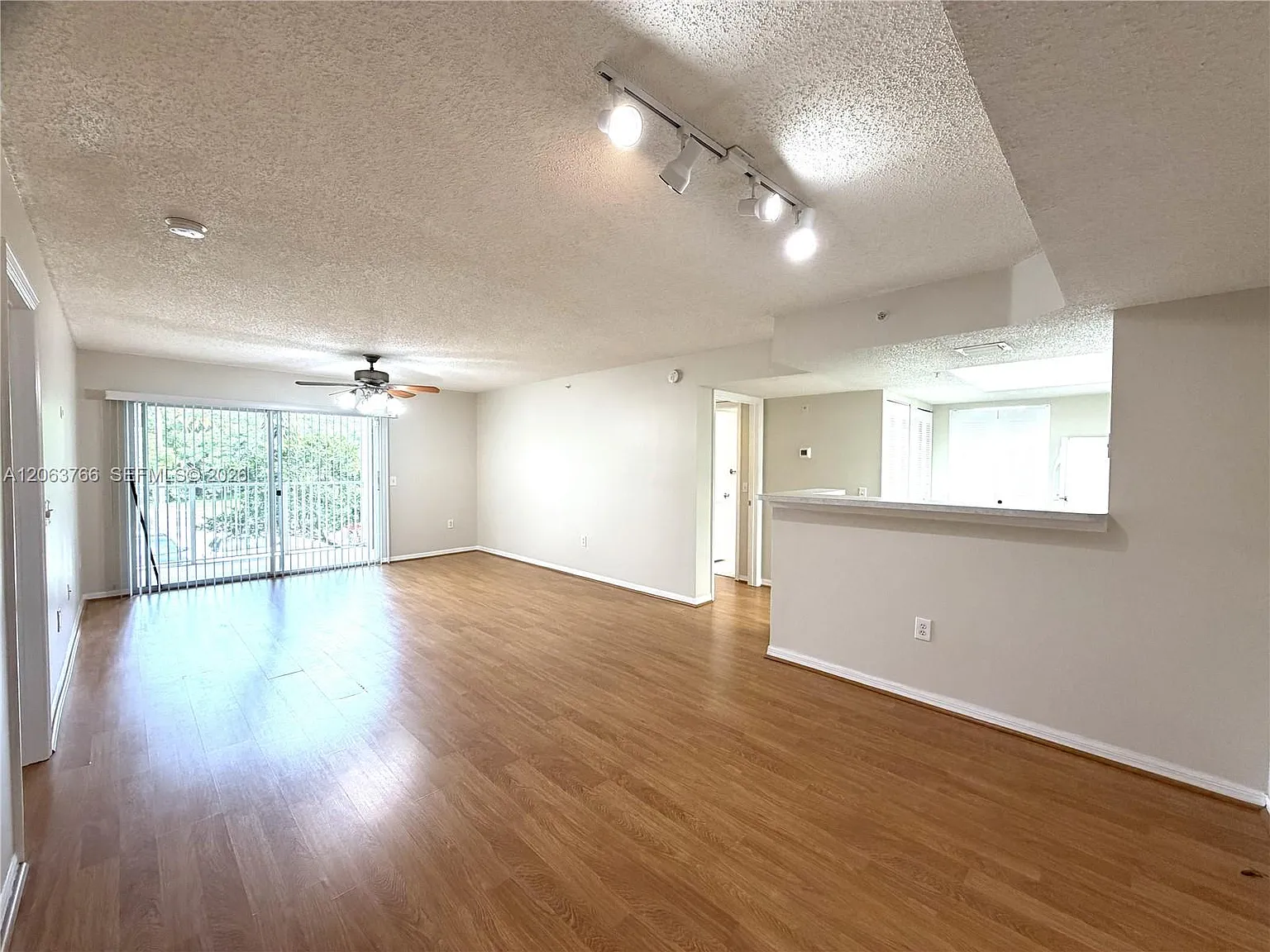 Evergreen Lakes Condo — Photo 4