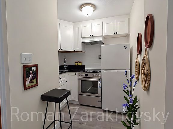 5th image of 7 Wade St #8