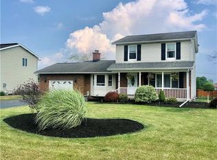 8119 Crestview Dr, Niagara Falls, NY 14304