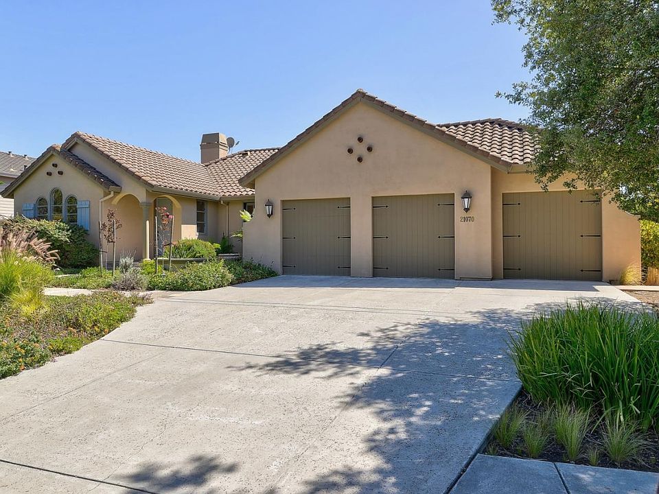 1st image of 21070 Canyon Oak Way