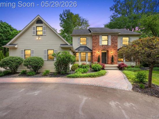 46501 Pickford St, Northville, MI 48168