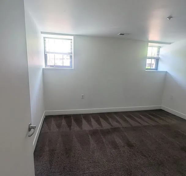 720 Monmouth St — Photo 3
