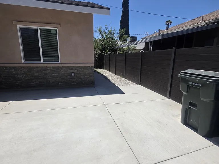 1265 Windsor Dr — Photo 20