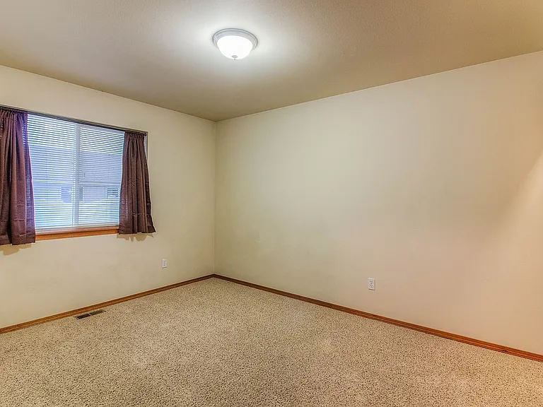 1004 S 90th Ave — Photo 11