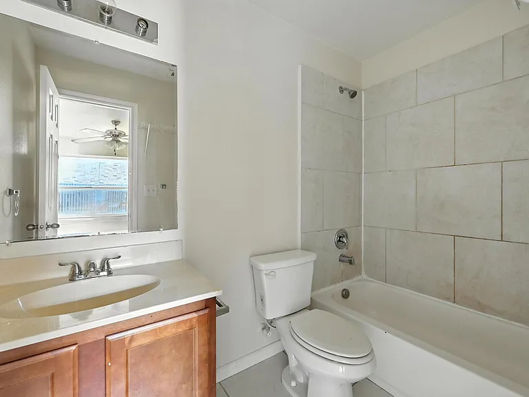 721 E College St — Photo 15