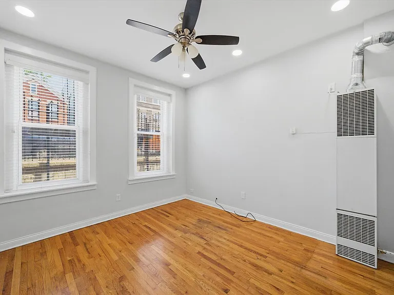 2125 W 18th Pl #1F — Photo 4