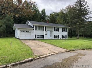 2214 Pinnacle Dr, Utica, NY 13501