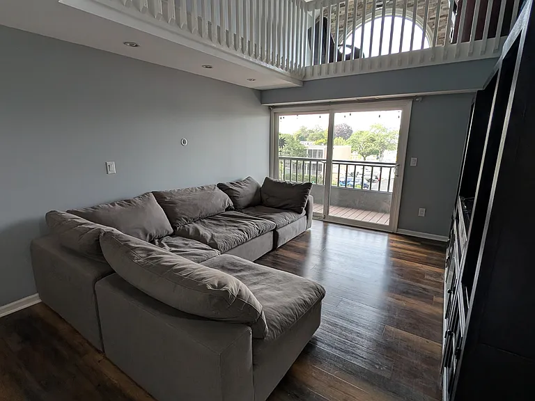 2445 Riverside Dr #302 — Photo 11