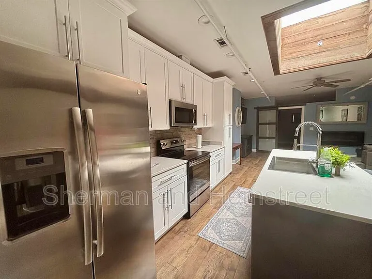 1118 Broad St — Photo 9