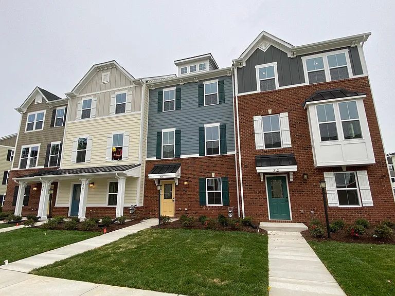 316 Crofton Village Ter — Photo 1