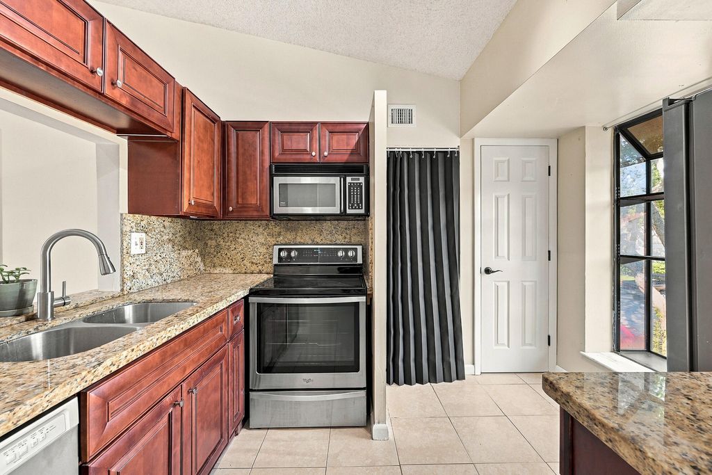 717 Gardens Drive #206, photo 7
