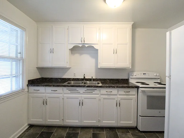 4420 S Parkway Dr — Photo 4