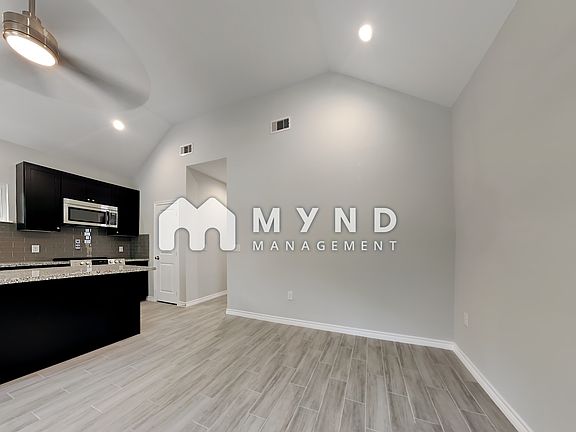4th image of 10976 Maywood St