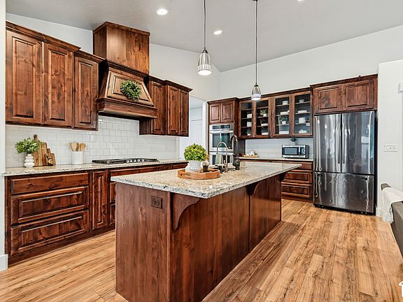5th image of 328 N Appleview Dr