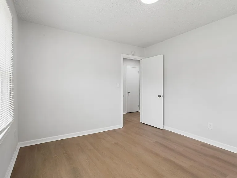 1815 Canterbury Rd — Photo 16