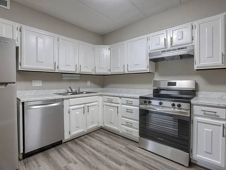 Meadowlark Apts — Photo 23