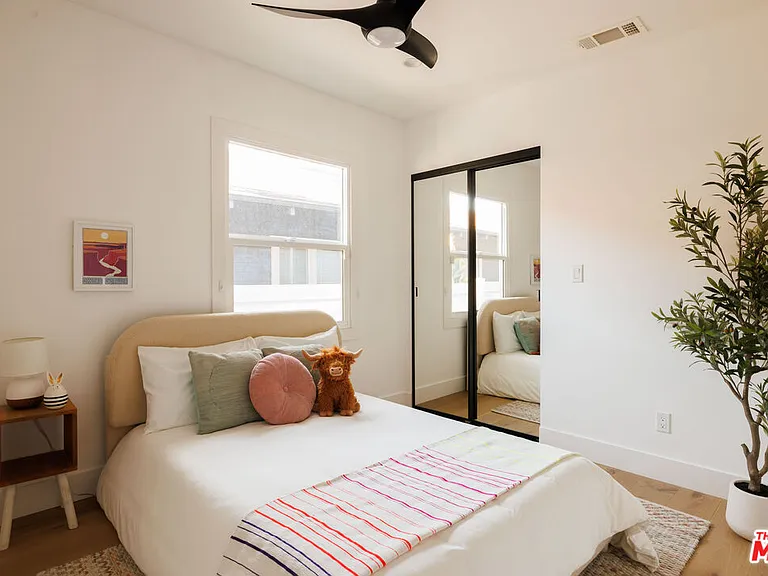 122 N Wilton Pl — Photo 18