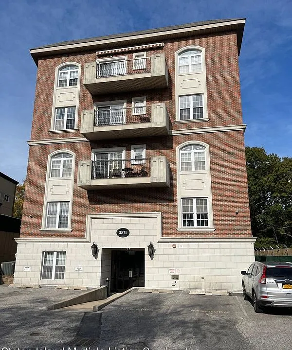 3871 Amboy Rd #301