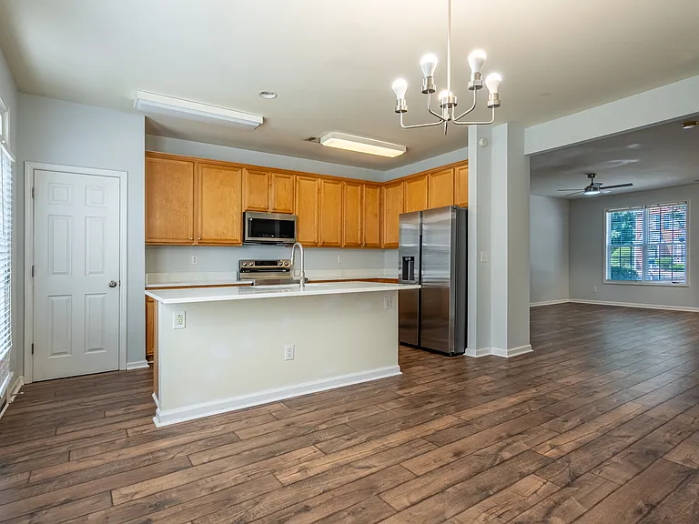 140 Galecrest Dr — Photo 7
