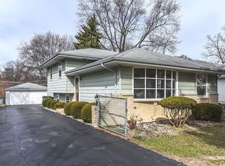 4014 N Adams St, Westmont, IL 60559