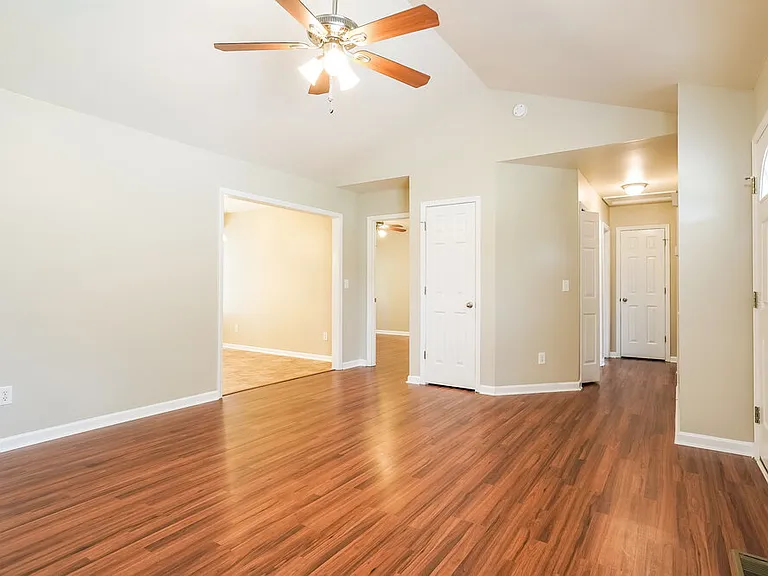 305 Wood Green Dr — Photo 5