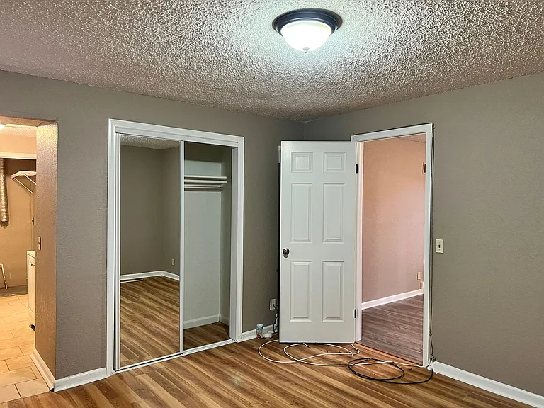 2342 S Crysler Ave — Photo 13