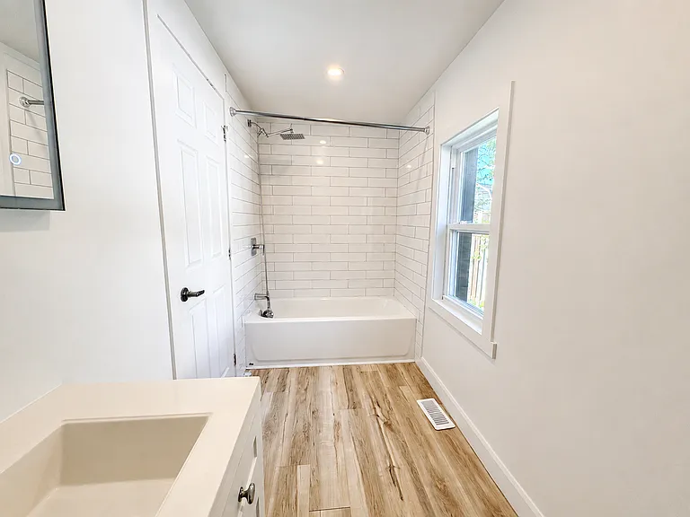 24 Cayuga St #A — Photo 19