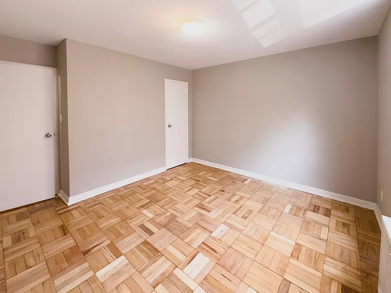 1675 Eglinton Ave W — Photo 7