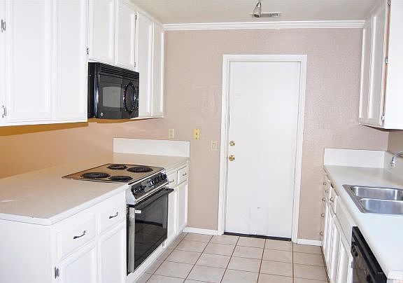 3rd image of 3862 Olivebranch Ln