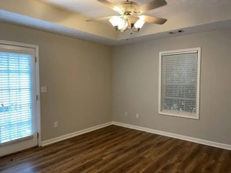 2705 Cunningham Ct — Photo 5