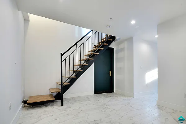 Rented by EXR | media 23