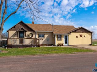 402 E 1st St, Marion, SD 57043