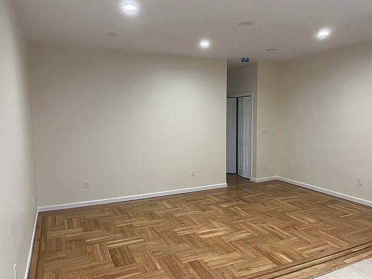 4002 Bell Blvd #2R — Photo 3