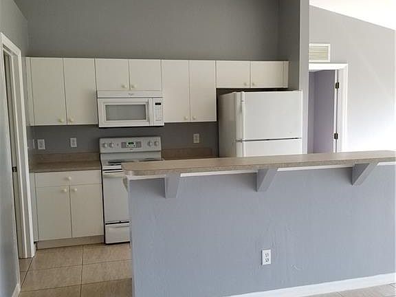 5th image of 1009 NE 7th Ave