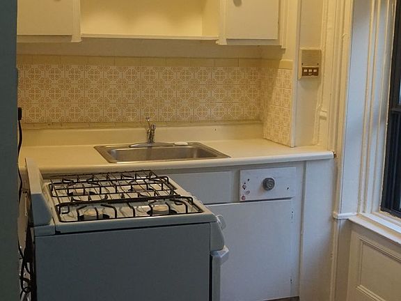 4th image of 276 Putnam Ave APT 3