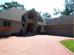 22245 Thorofare Rd, Grosse Ile, MI 48138